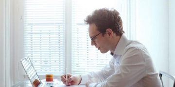 5 Ways Online Writing Services Help Students