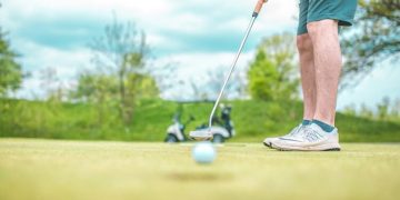 6 Essential Golf Gear and Equipment for Beginners
