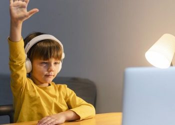 5 Ways to Help Your Kids Stay Productive While Online Learning