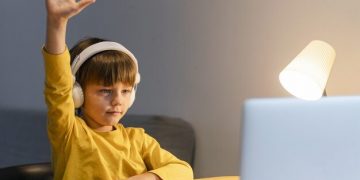 5 Ways to Help Your Kids Stay Productive While Online Learning