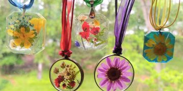 Real Flower Resin Jewelry: How It's Different, And Where To Find It