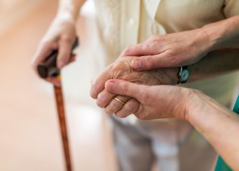 4 Signs Your Aging Loved One May Need Assisted Living