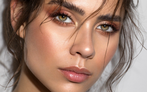 What Are the Benefits of Using Makeup?