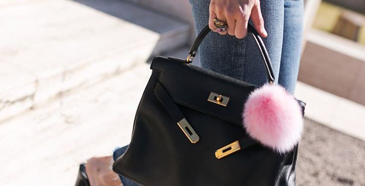 Top 5 Reasons to Buy Designers Handbags for Women