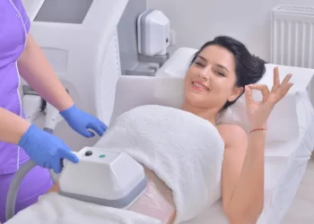Cryolipolysis Or Fat Freezing: How Does It Work? Is This Procedure Safe?