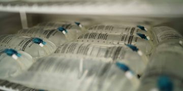 What are fluid warming cabinets used for?