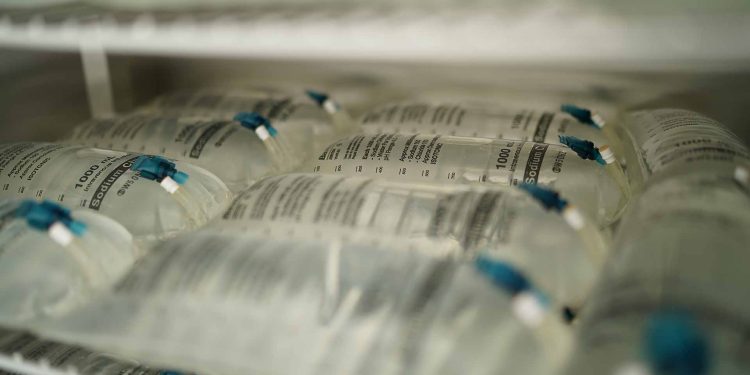 What are fluid warming cabinets used for?