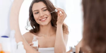 4 Reasons To Add Korean Essence Glow Oil To Your Skincare Routine