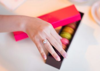 Reviving Elegance: 5 Fresh Takes on the Classic White French Tip Nails