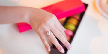 Reviving Elegance: 5 Fresh Takes on the Classic White French Tip Nails