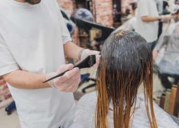 Should Your Salon Offer Express Hair Services? 12 Things to Consider